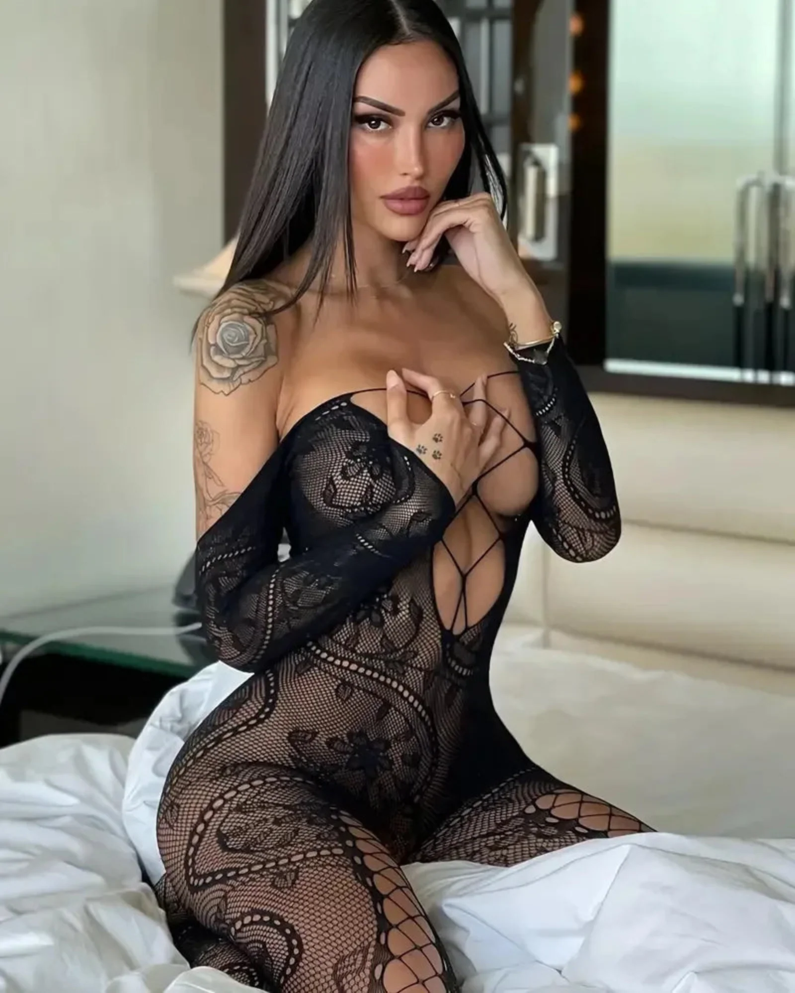 Wzorzyste bodystocking z prześwitującego materiału