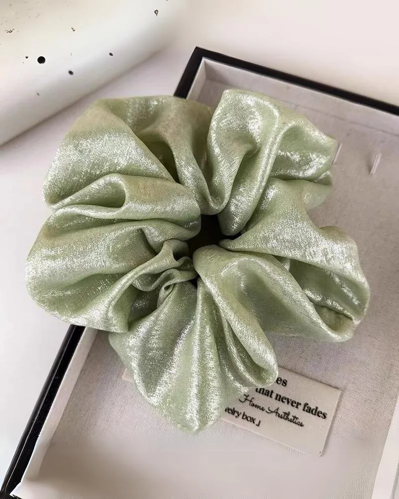 Frotka do włosów scrunchie połyskująca - Image 4