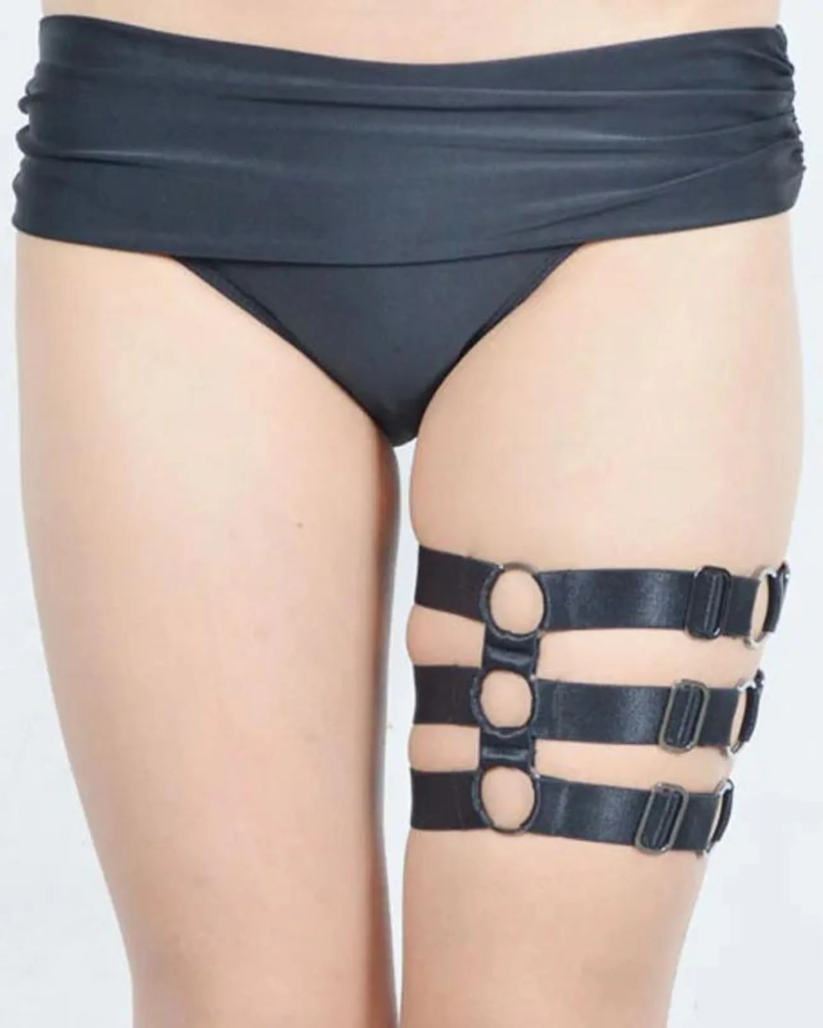 Harness z regulowanymi paskami i metalowymi kółkami - Image 2