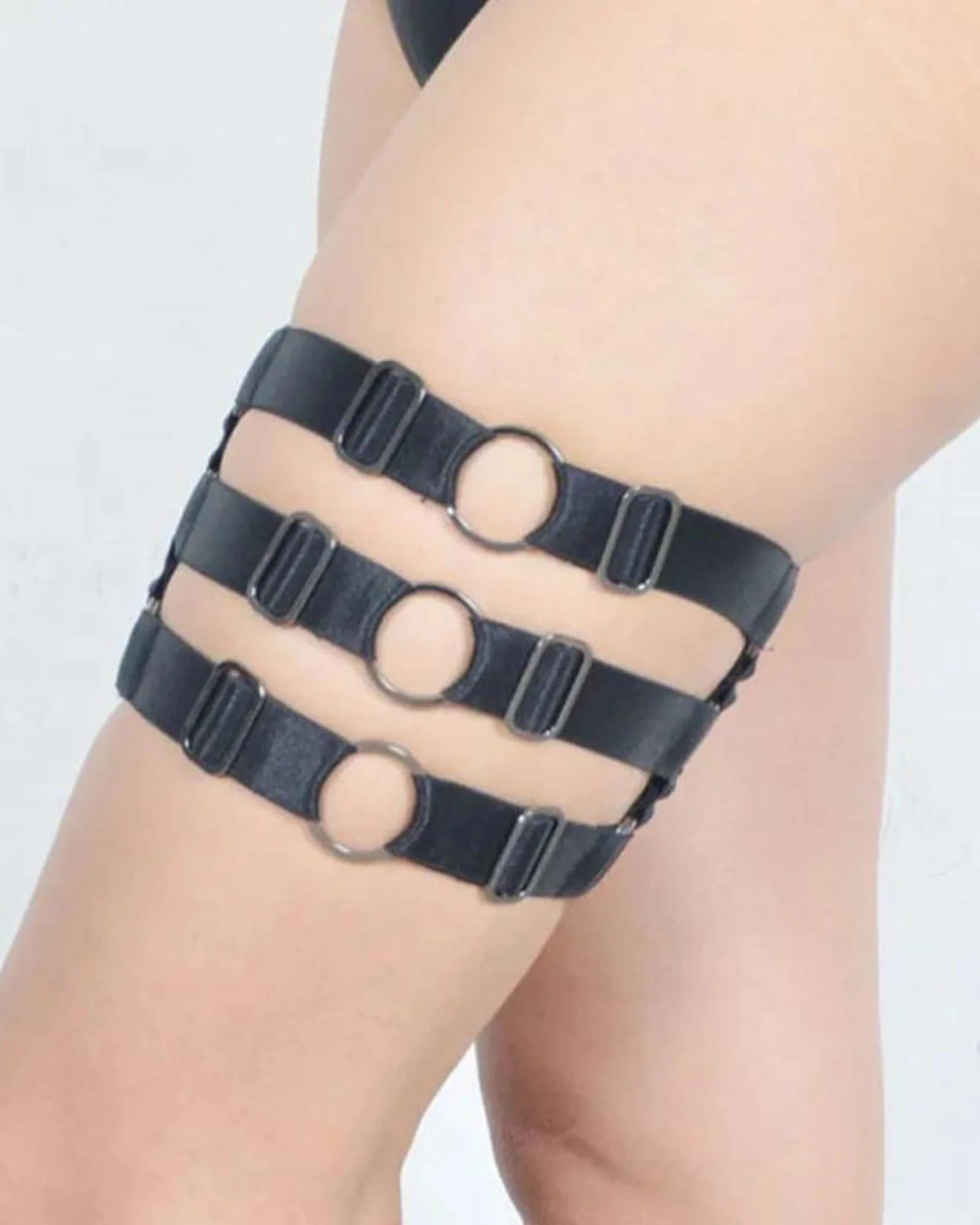 Harness z regulowanymi paskami i metalowymi kółkami - Image 3