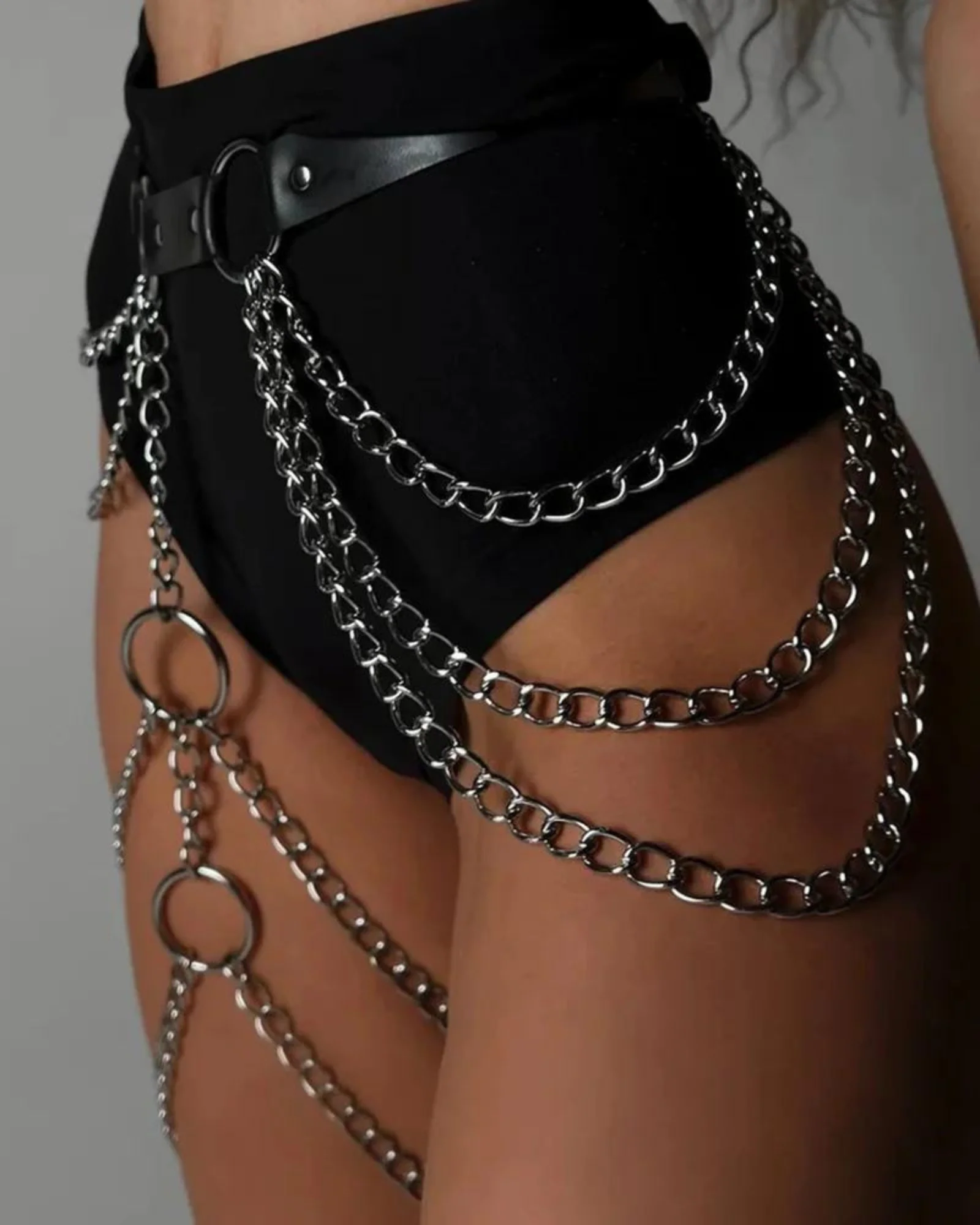 Harness z metalowymi łańcuchami - Image 3