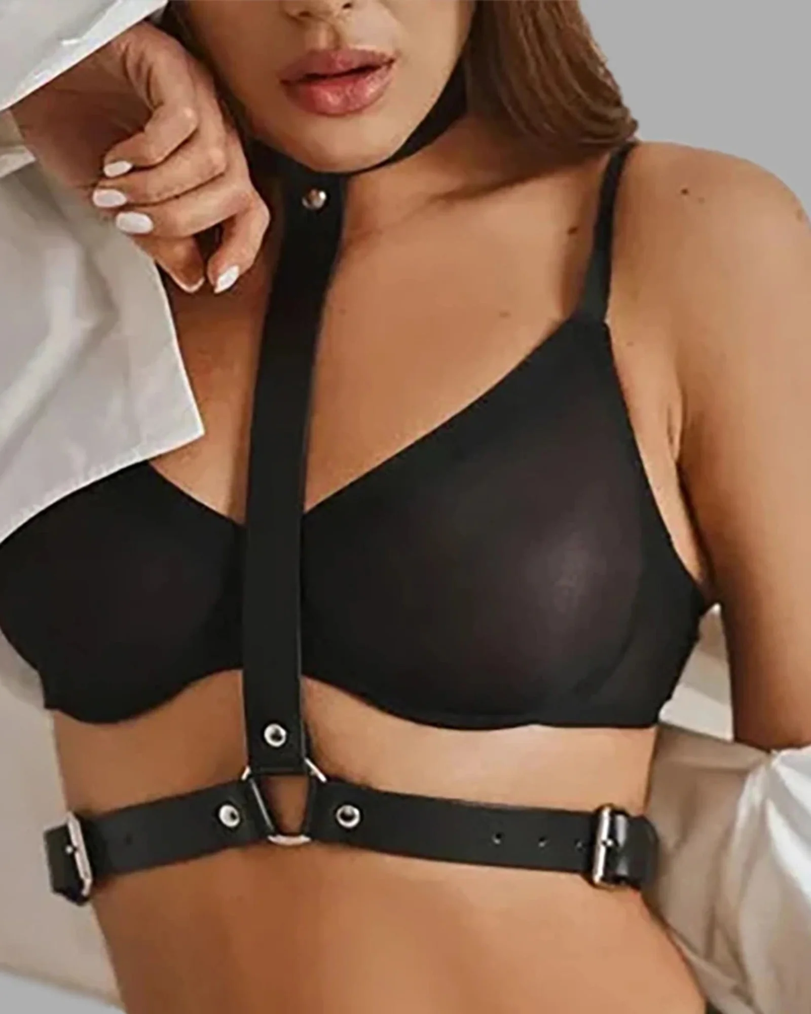 Ozdobny harness skórzany z pierścieniem na biustonoszu - Image 2