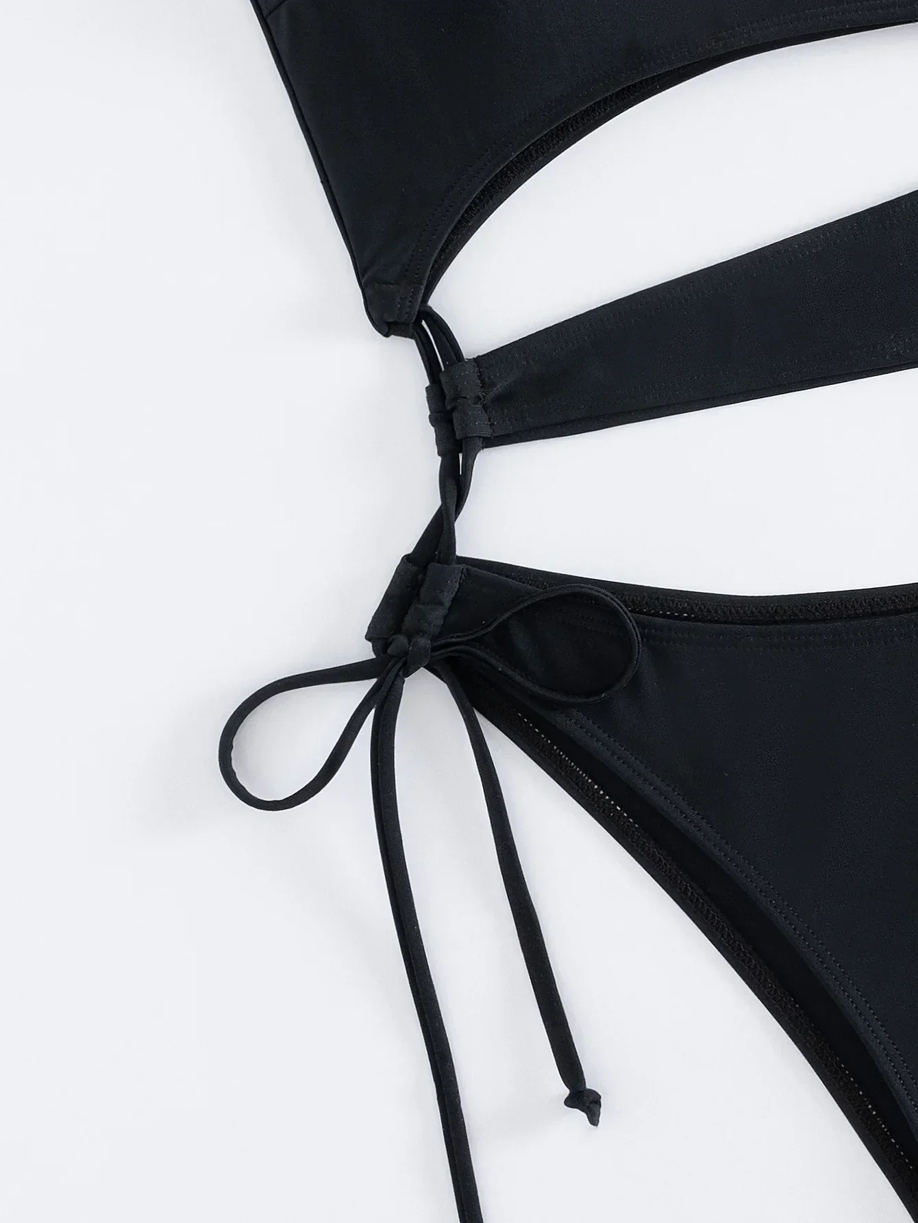 Monokini z wycięciami i wiązaniem na biodrze - Image 9