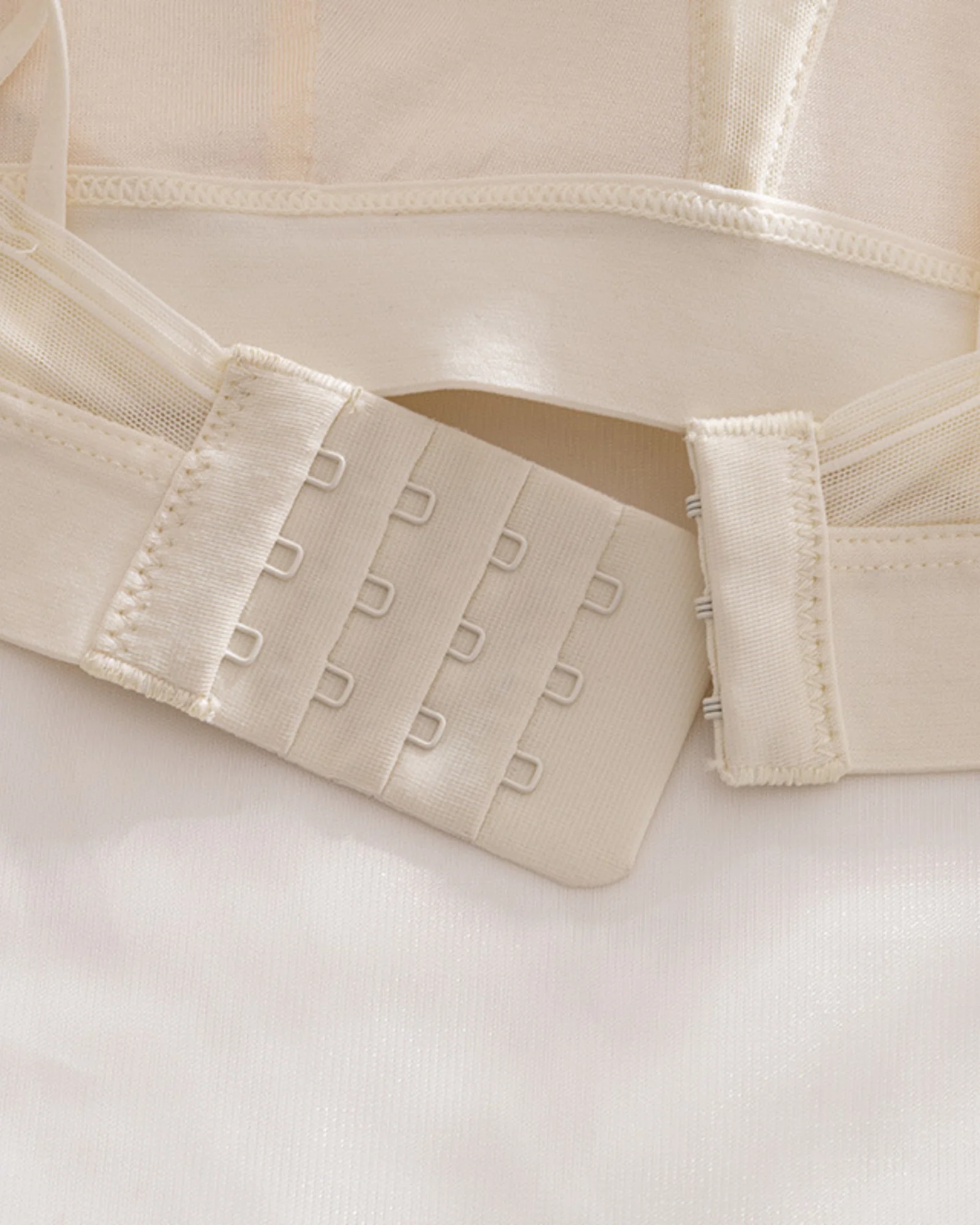 Miękki biustonosz bralette z siateczką - Image 10