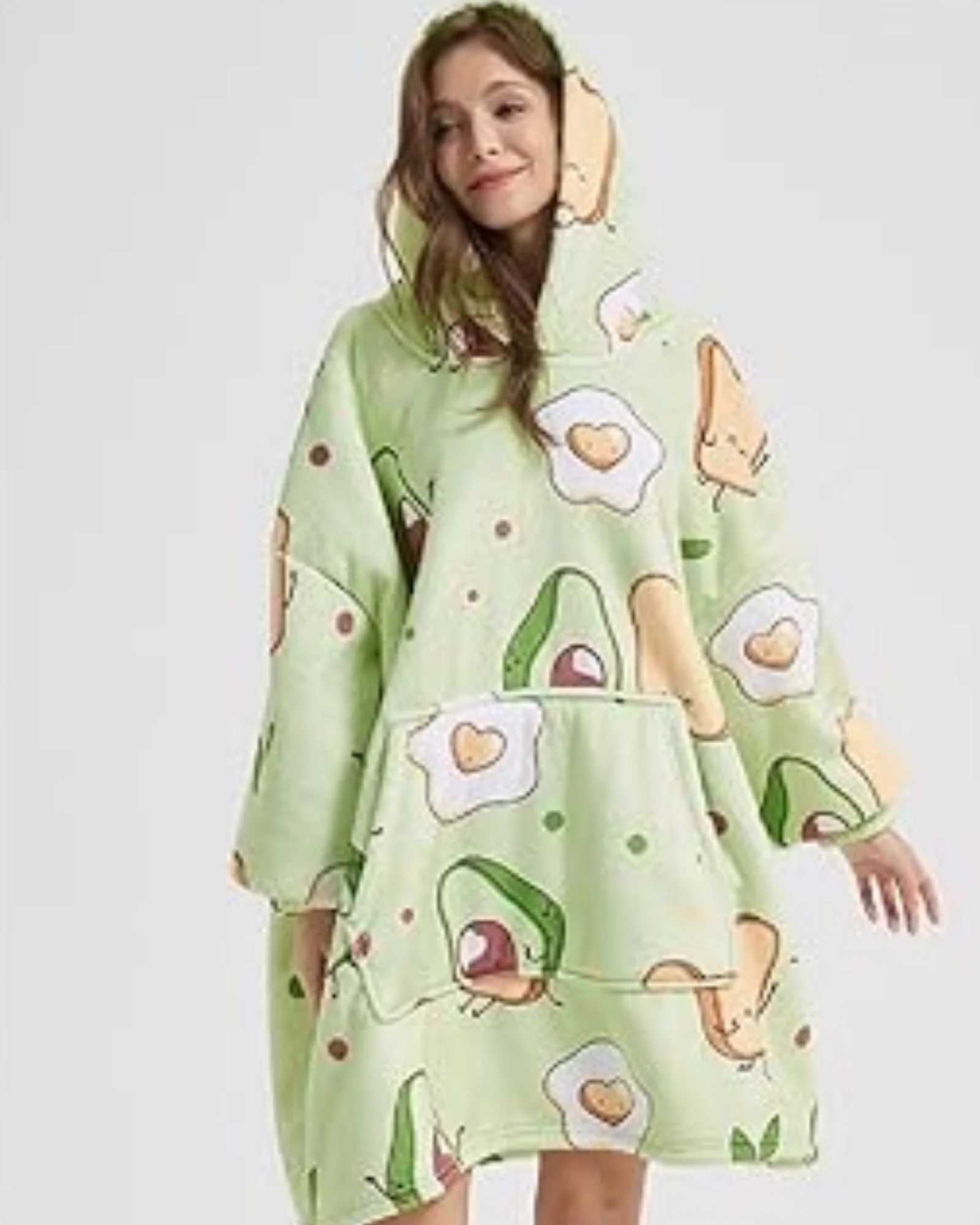 Puchata kocobluza oversize z kapturem i kieszonką - Image 16