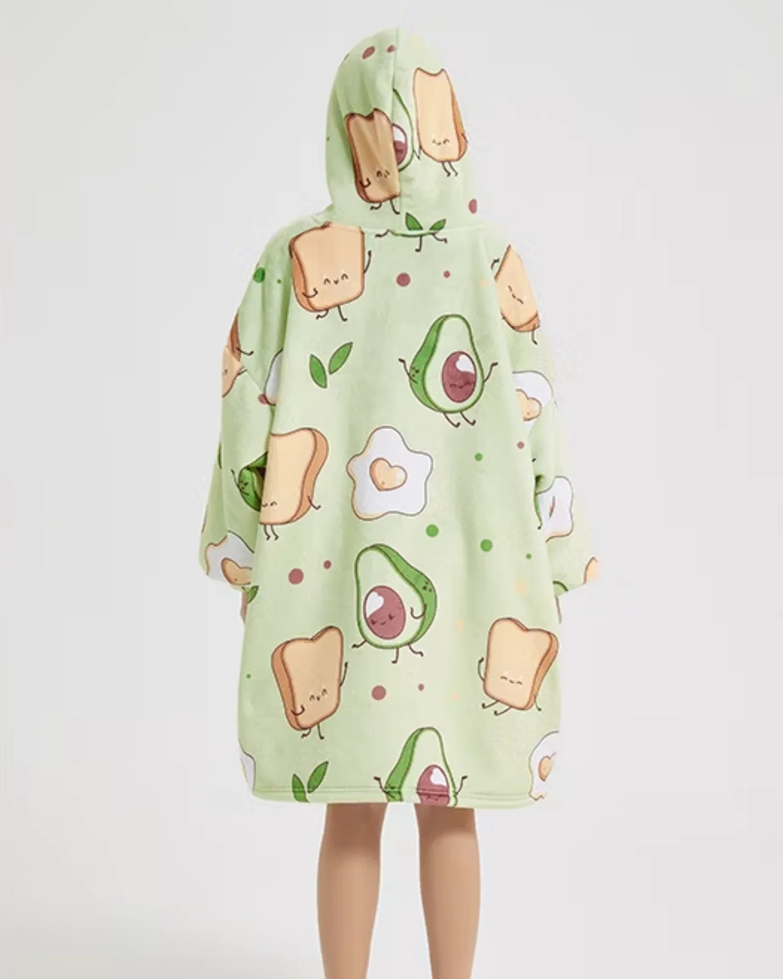 Puchata kocobluza oversize z kapturem i kieszonką - Image 17