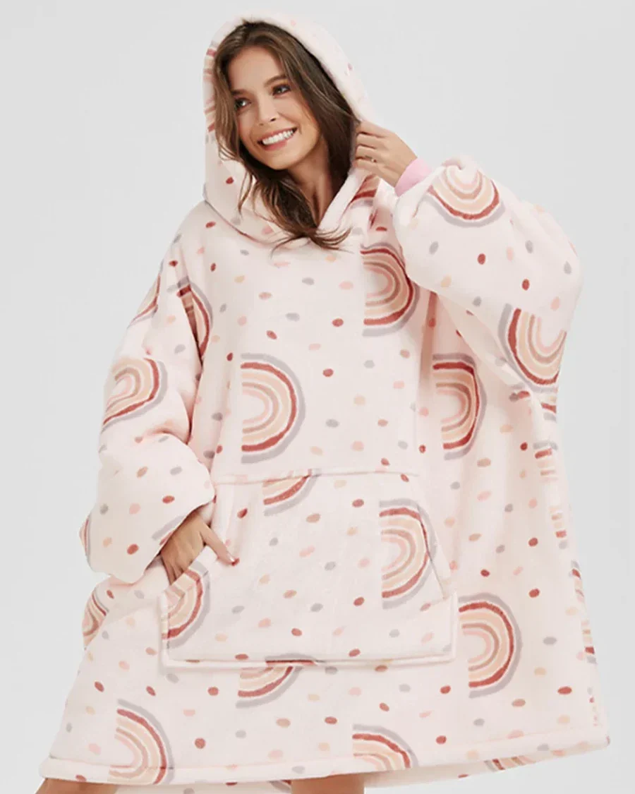 Puchata kocobluza oversize z kapturem i kieszonką - Image 18