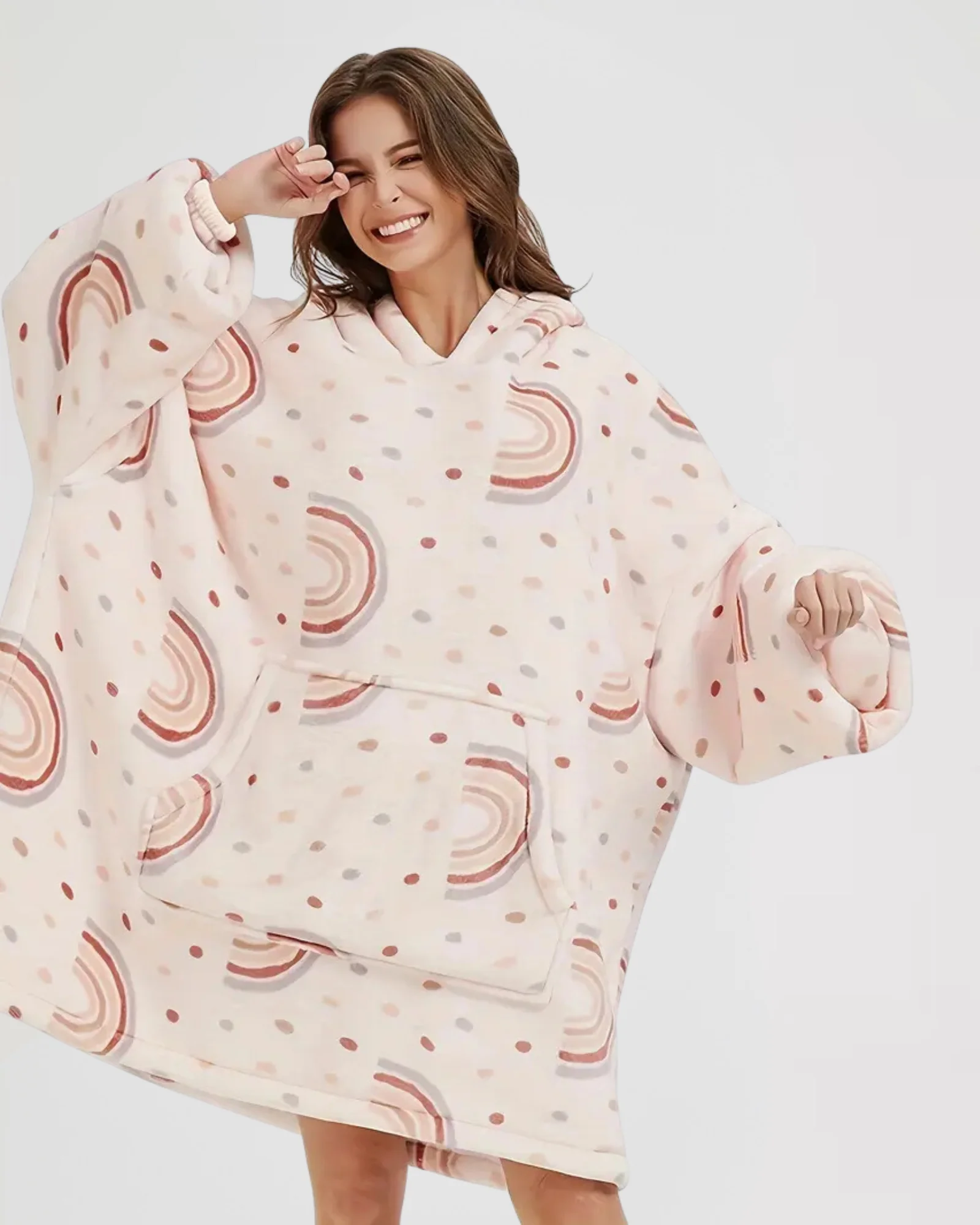 Puchata kocobluza oversize z kapturem i kieszonką - Image 19