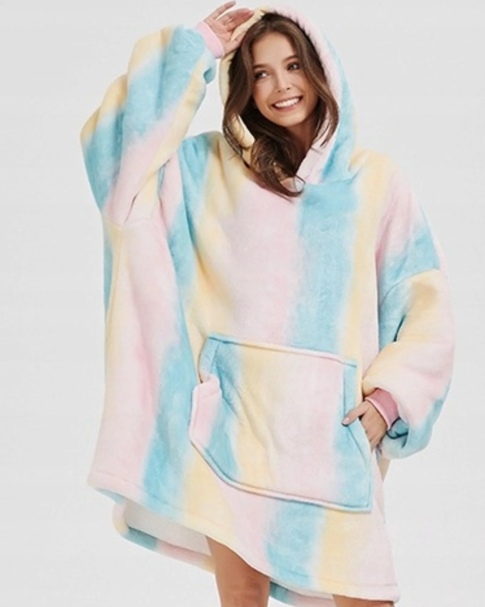 Puchata kocobluza oversize z kapturem i kieszonką - Image 21