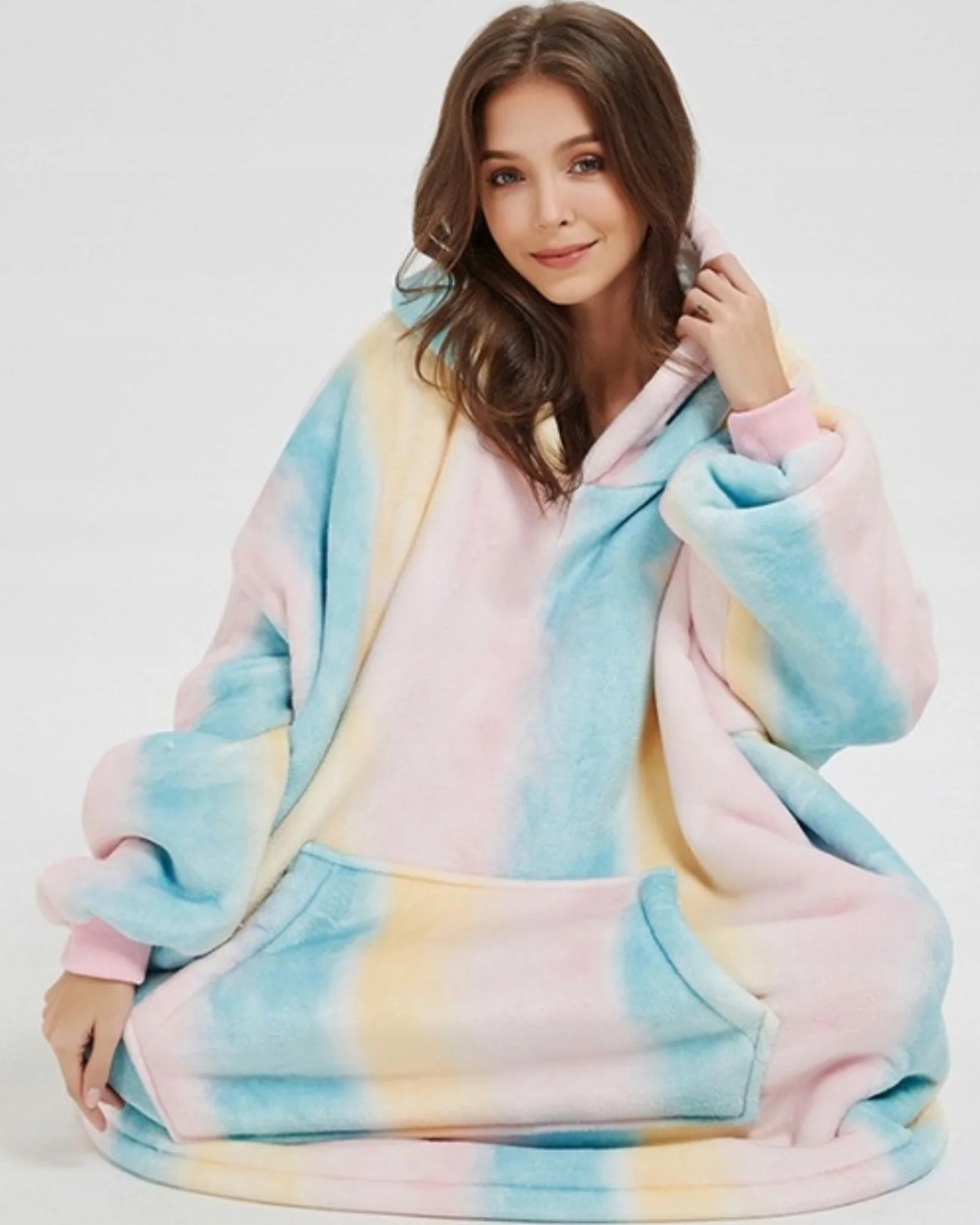 Puchata kocobluza oversize z kapturem i kieszonką - Image 24