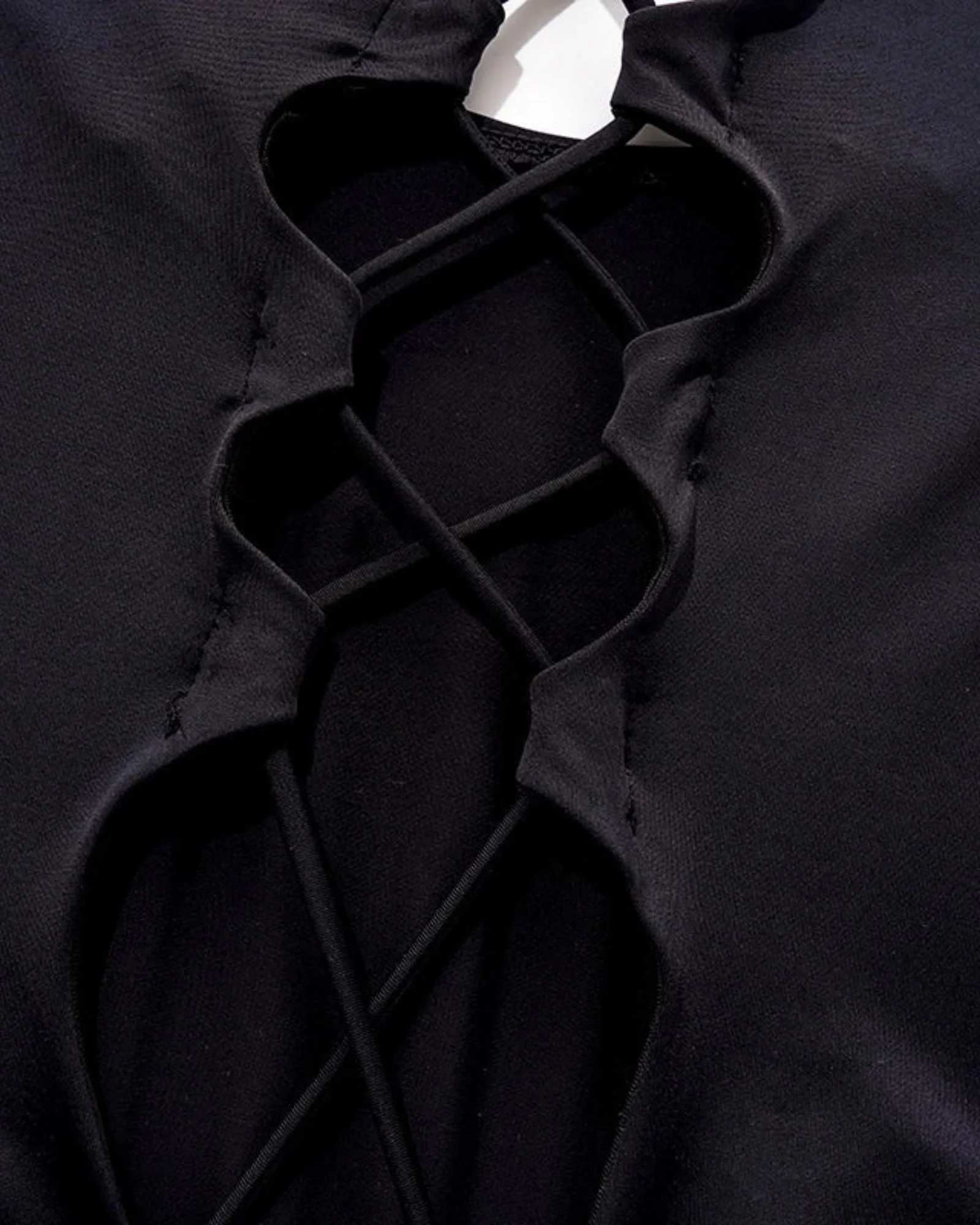 Strój kąpielowy z odkrytymi plecami i krzyżowym designem - Image 7