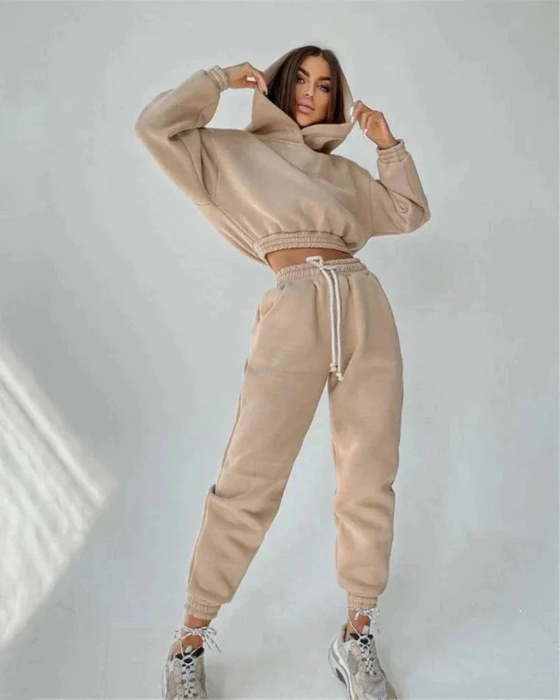 Wygodny komplet dresowy z krótką bluzą - Image 4